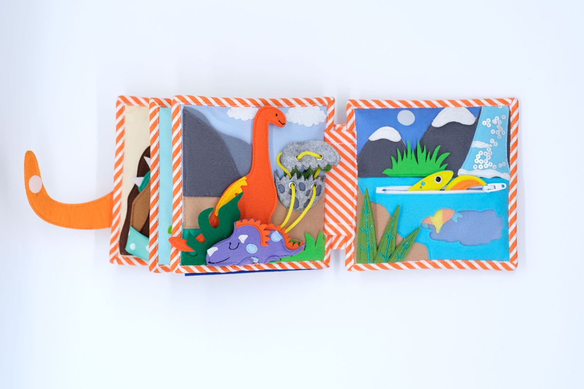 Mini Quiet Book Dinofreunde (ab 2 Jahre) - Jolly Designs